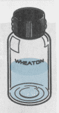 Probenglas mit lösemittelgesättigtem Testwasser und dem Gasraum (Headspace) darüber